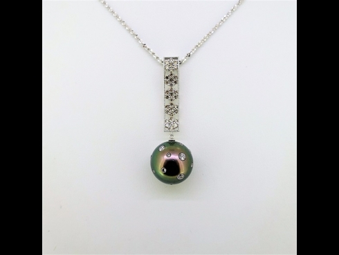 K18WG黒蝶真珠(14.6mm)ダイヤモンド(0.52ct)ペンダントネックレス