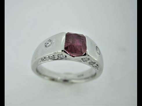 PT最高級ビルマルビ－（1.415ct）ダイヤ（0.32ct）リング