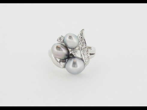 Pt950　パールダイヤリング